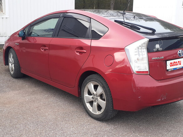 2009 Toyota Prius III (XW30), красный, 950000 рублей - вид 2