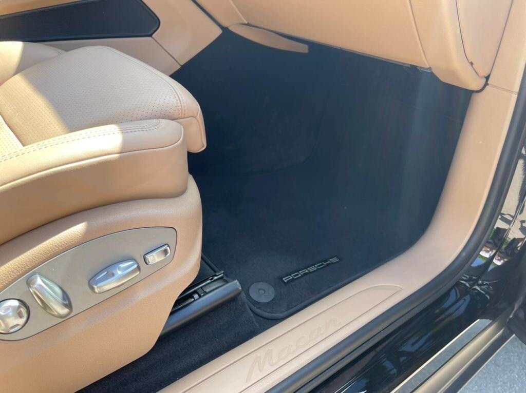 Машина porsche салон