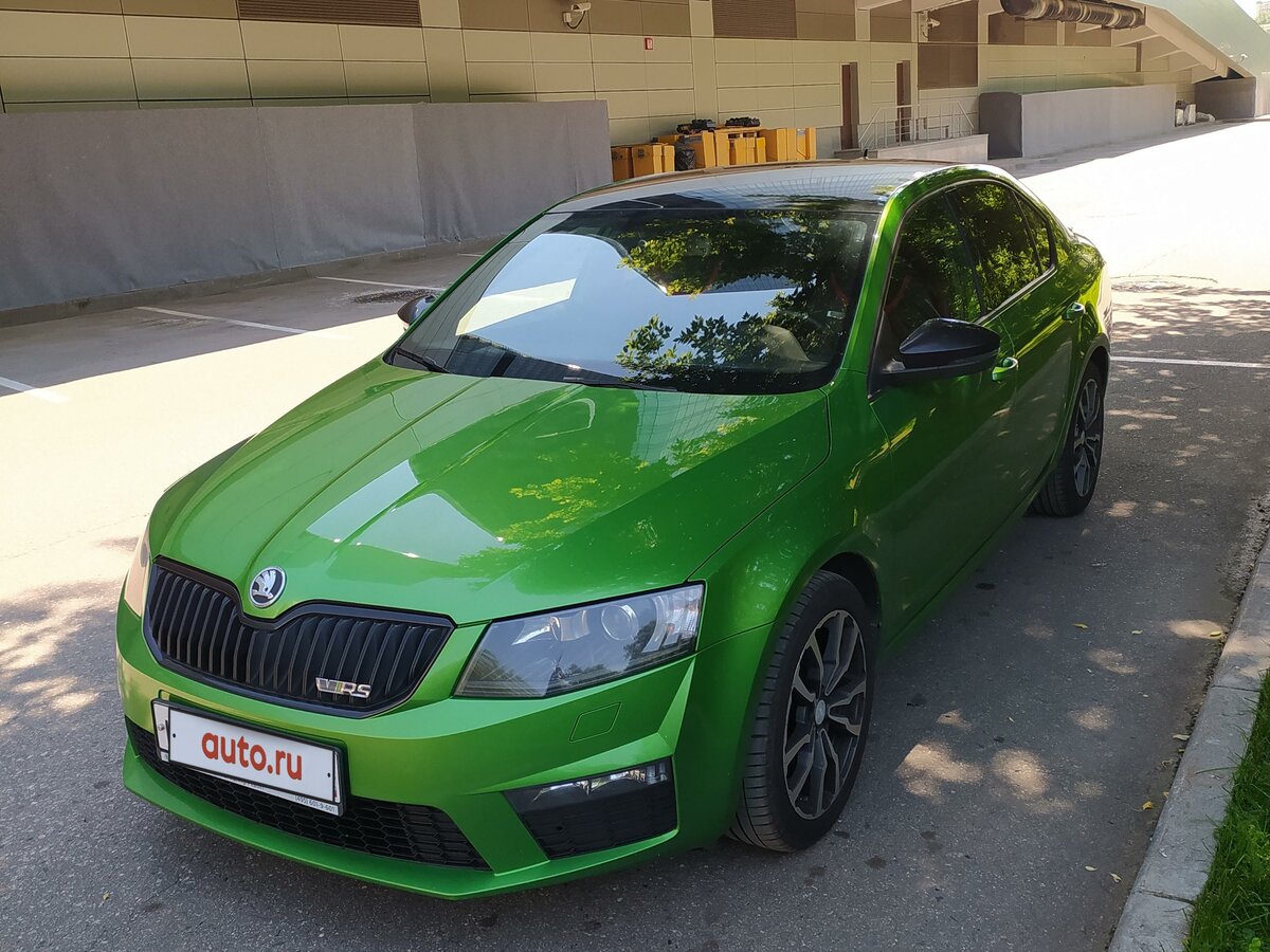 Skoda Octavia RS зеленые суппорта