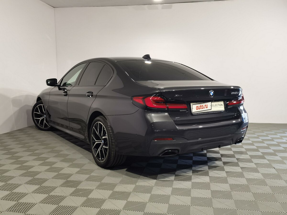 BMW 5 g30 серый софисто