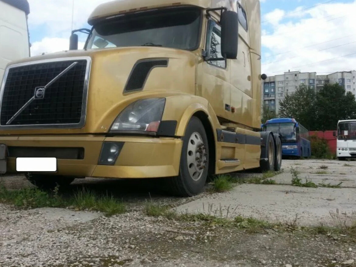 Купить б/у Volvo VNL дизель автомат в Туапсе: золотистый 2004 года на ...