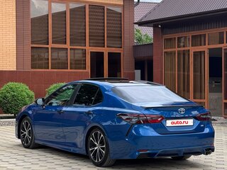 2017 Toyota Camry VIII (XV70), синий, 2650000 рублей, вид 1