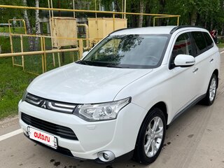 2013 Mitsubishi Outlander III, белый, 1450000 рублей, вид 1