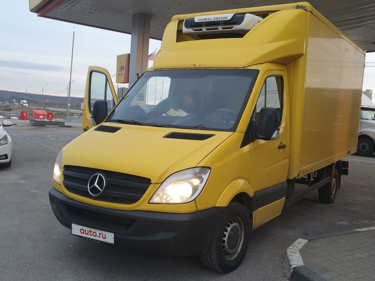 Купить б/у MercedesBenz Sprinter дизель механика в Москве жёлтый