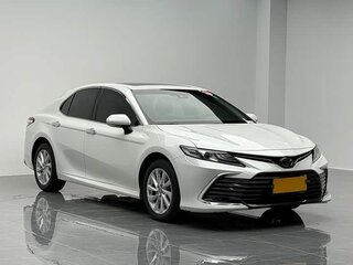 2022 Toyota Camry VIII (XV70) Рестайлинг, белый, 2790000 рублей, вид 1