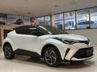 2022 Toyota C-HR I Рестайлинг, белый, 2040000 рублей, вид 1