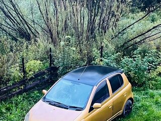 2000 Toyota Vitz I (P10), золотистый, 340000 рублей, вид 1