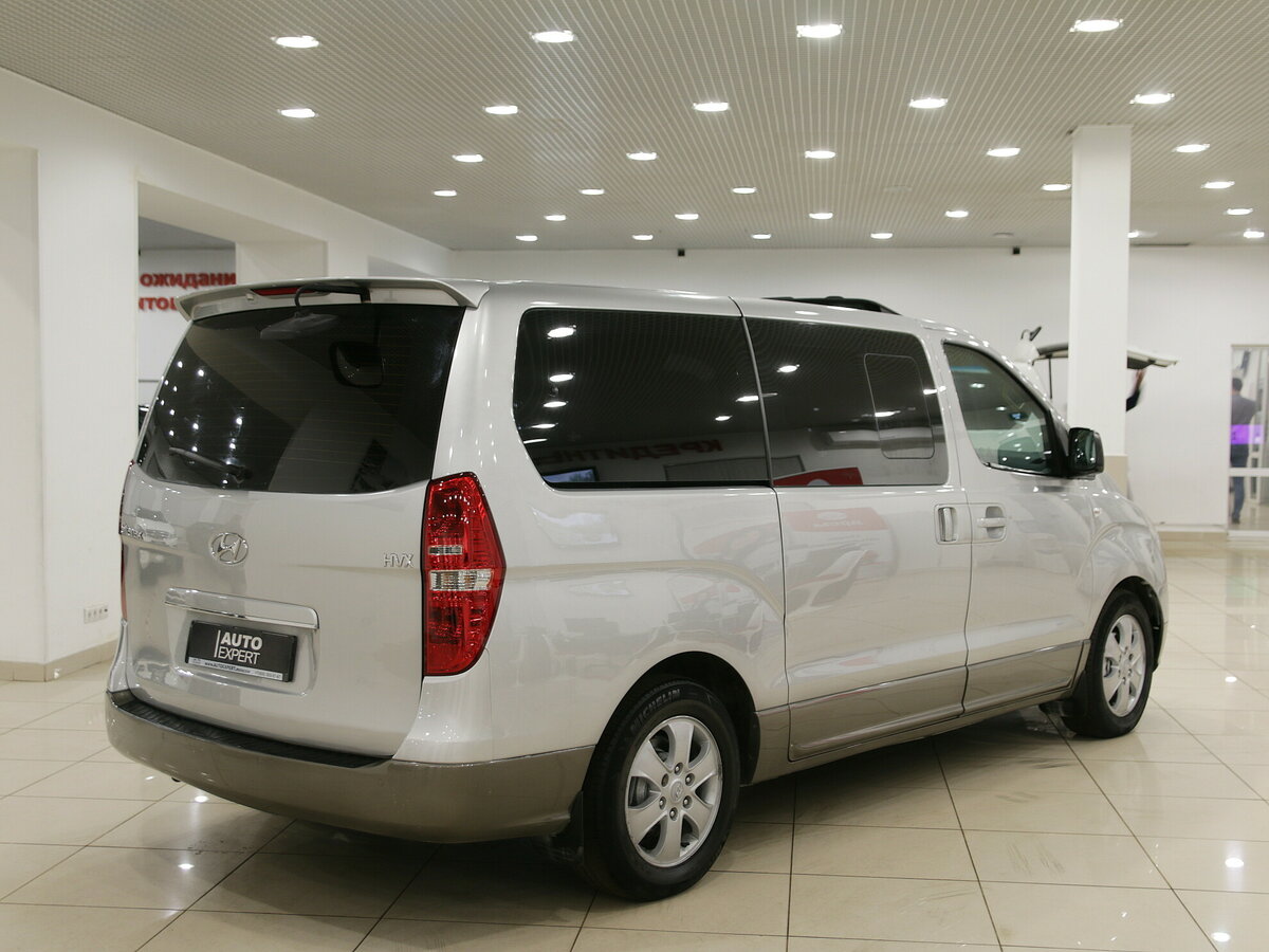 2010 Hyundai Grand Starex I, серый - вид 1