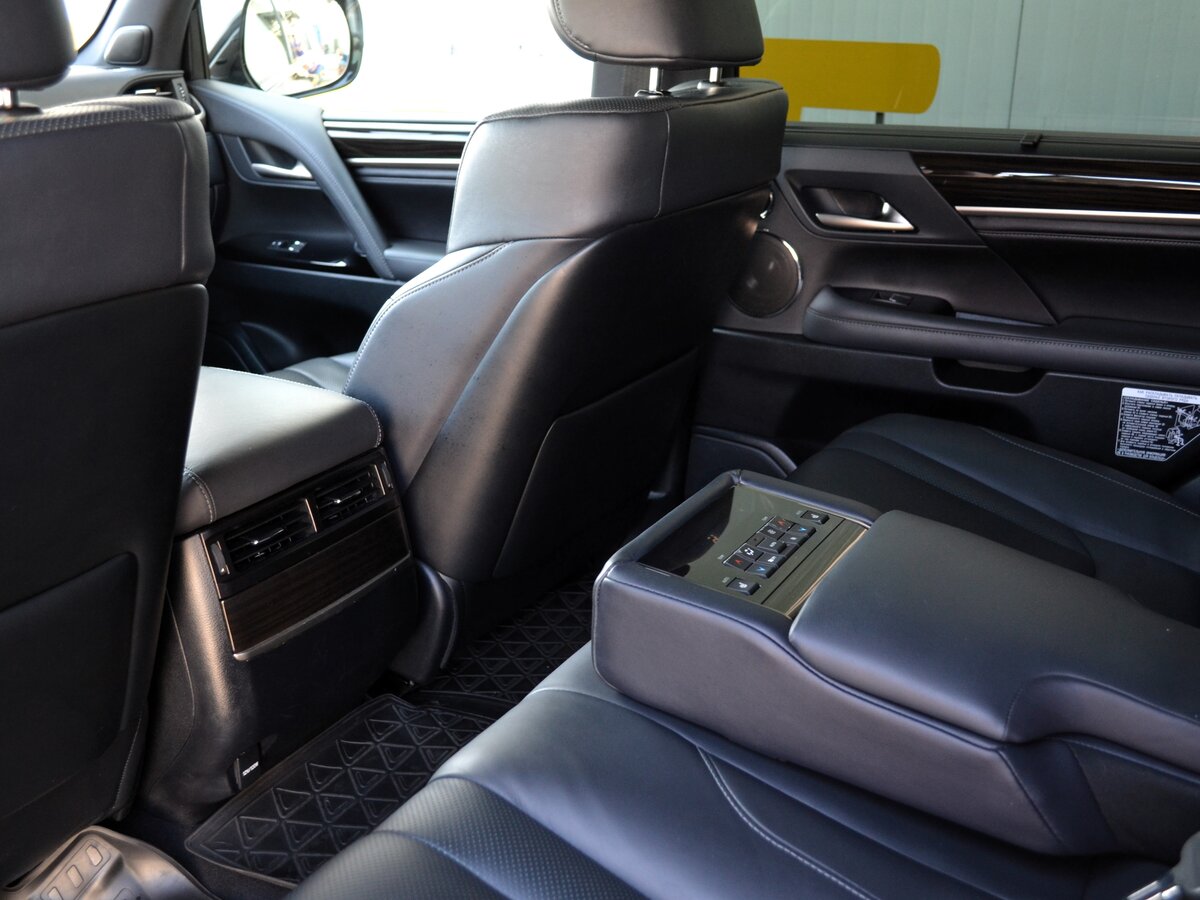 LEXUS LX - фото 15
