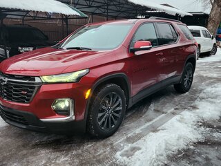 2022 Chevrolet Traverse II Рестайлинг, пурпурный, 3700000 рублей, вид 2