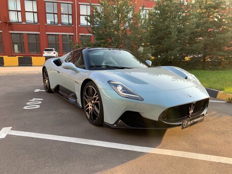   Maserati    13 900 000  -     