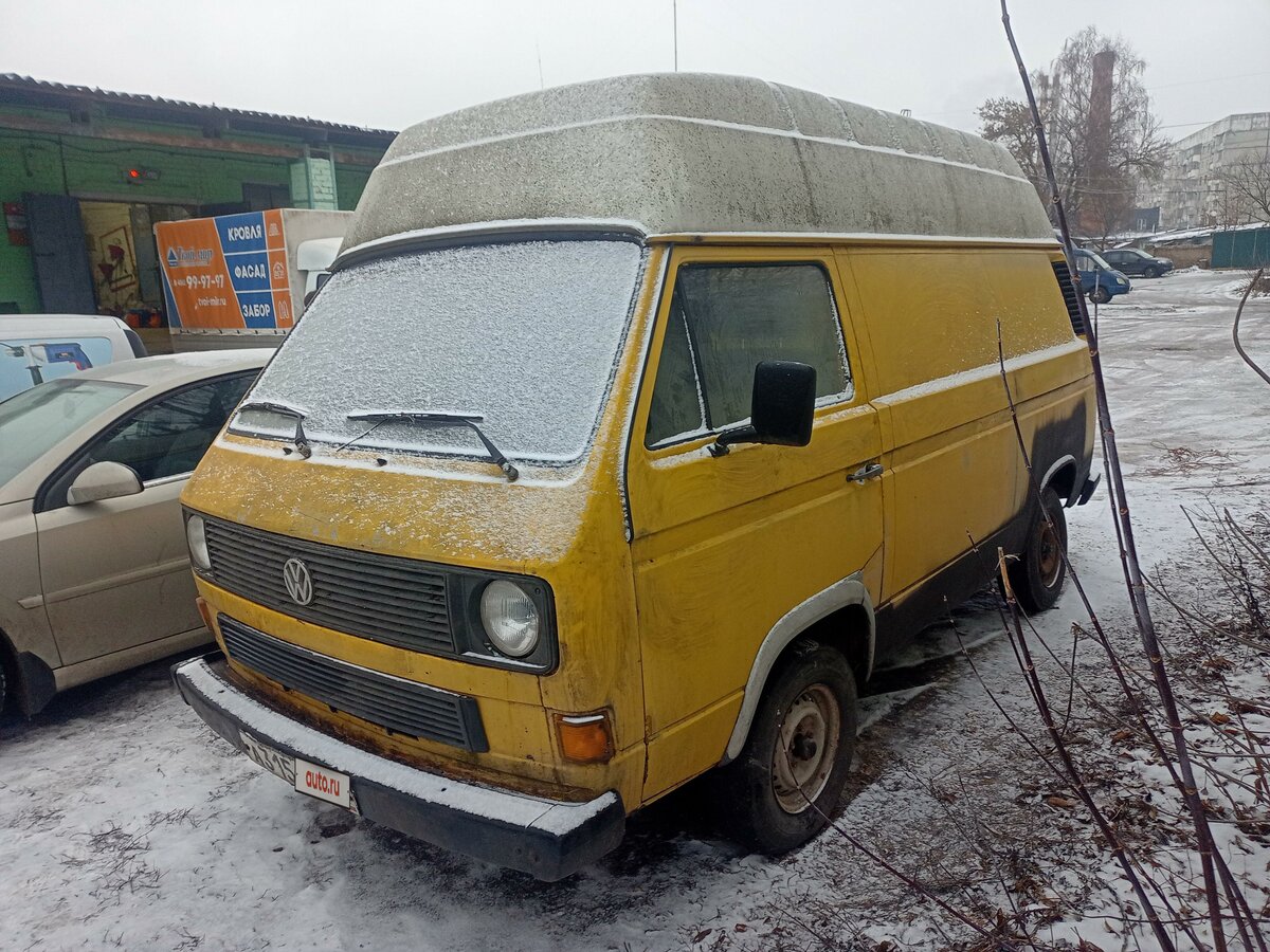 Фольксваген транспортер желтый