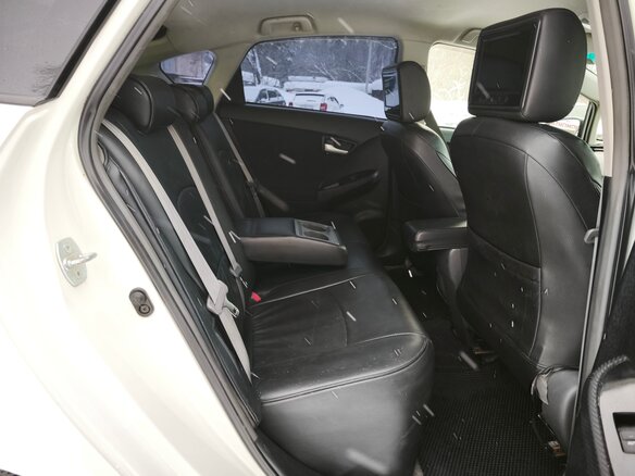 2010 Toyota Prius III (XW30), белый, 940000 рублей - вид 13