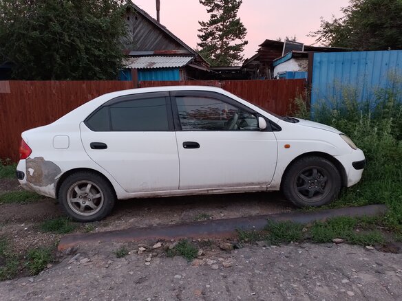 1998 Toyota Prius I (XW10), белый, 300000 рублей - вид 1