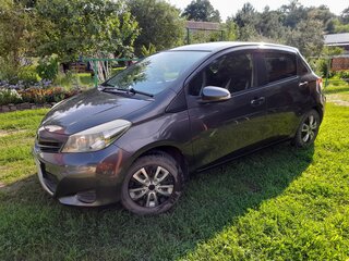 2012 Toyota Vitz III (XP130), серый, 650000 рублей, вид 1
