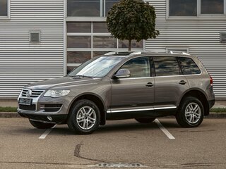 2010 Volkswagen Touareg I Рестайлинг, серый, 1195000 рублей, вид 1