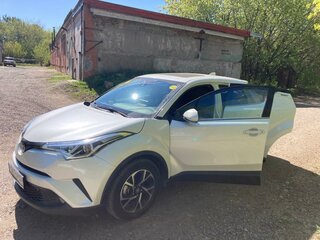 2020 Toyota C-HR I Рестайлинг, белый, 2600000 рублей, вид 1