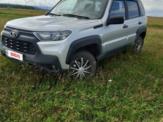 2023 Lada (ВАЗ) Niva I Рестайлинг (Travel), серебристый, 1050000 рублей, вид 1