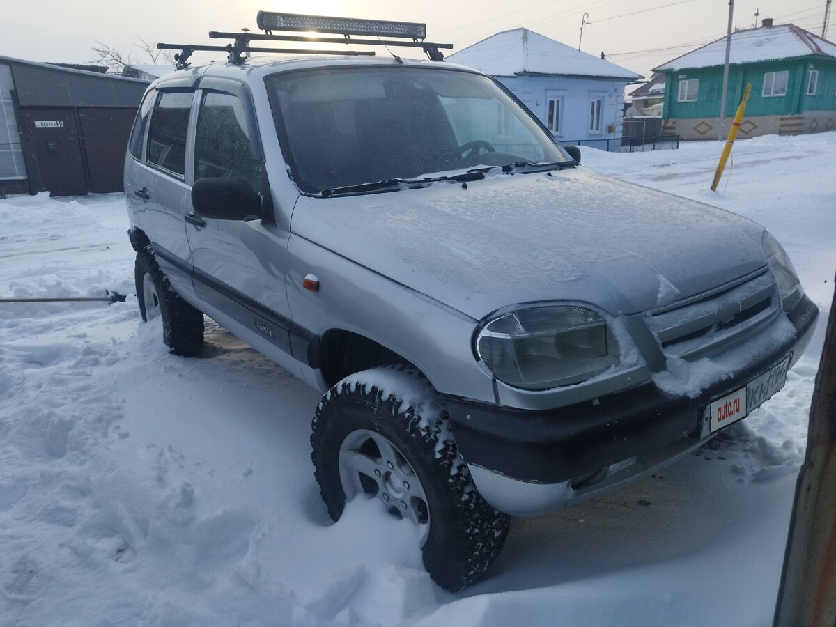 Шевроле Нива 2004 серебристый