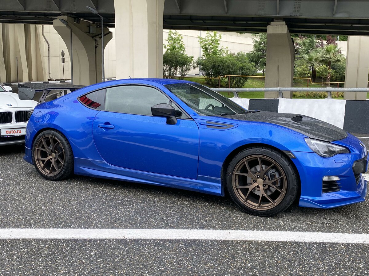 Спортивная субару brz
