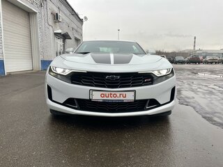 2019 Chevrolet Camaro VI Рестайлинг, белый, 2950000 рублей, вид 1