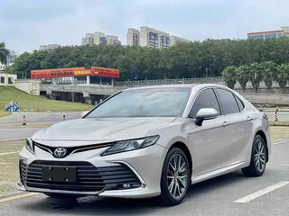 2022 Toyota Camry VIII (XV70) Рестайлинг, серебристый, 2640000 рублей, вид 1