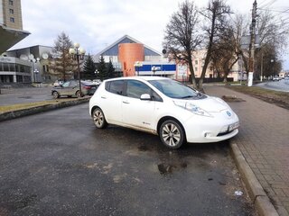 2015 Nissan Leaf I (ZE0/AZE0), белый, 897500 рублей, вид 5
