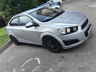 2014 Chevrolet Aveo II, серебристый, 400000 рублей, вид 1