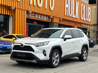 2021 Toyota RAV4 V (XA50), белый, 2010000 рублей, вид 1