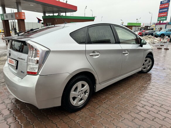 2010 Toyota Prius III (XW30), серебристый, 1010000 рублей - вид 5