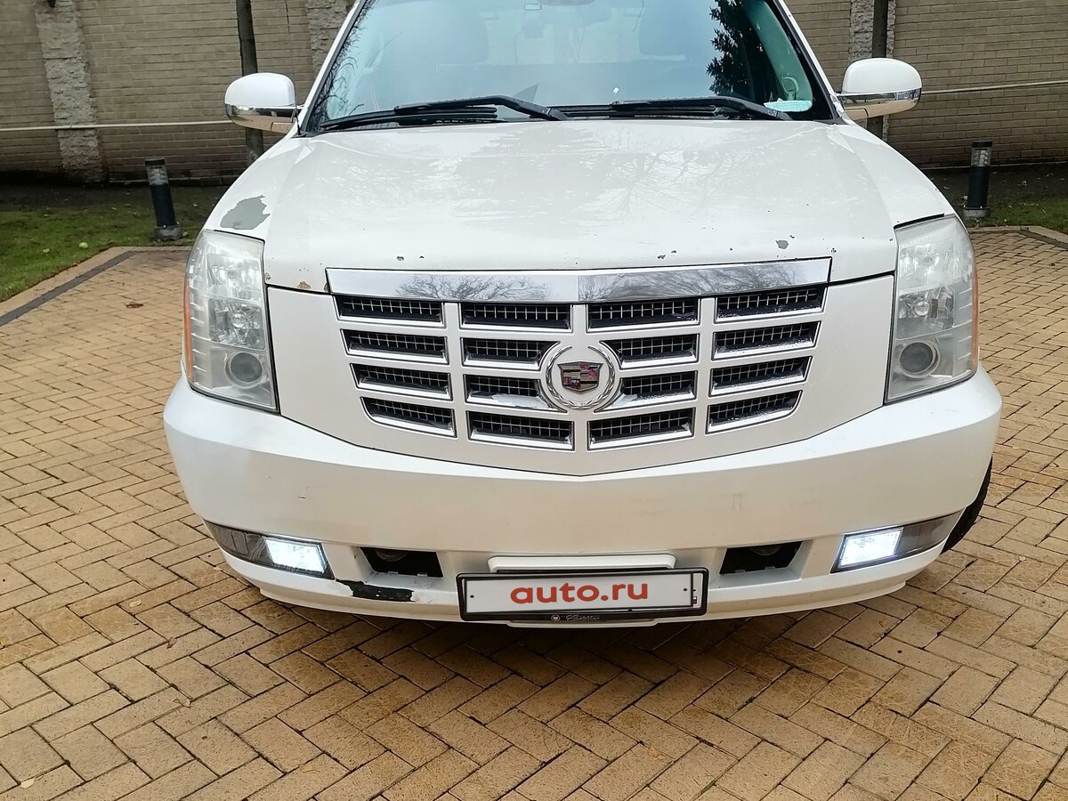 Купить б/у Cadillac Escalade III EXT 6.2 AT (409 л.с.) 4WD бензин ...