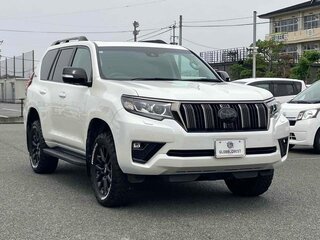 2022 Toyota Land Cruiser Prado 150 Series Рестайлинг 3, белый, 3600000 рублей, вид 1