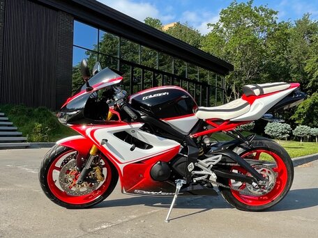 triumph daytona 675r 2011