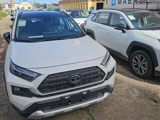 2025 Toyota RAV4 V (XA50), белый, 3450000 рублей, вид 1
