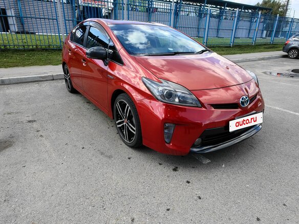 2012 Toyota Prius III Рестайлинг (XW30), красный, 1415000 рублей - вид 1