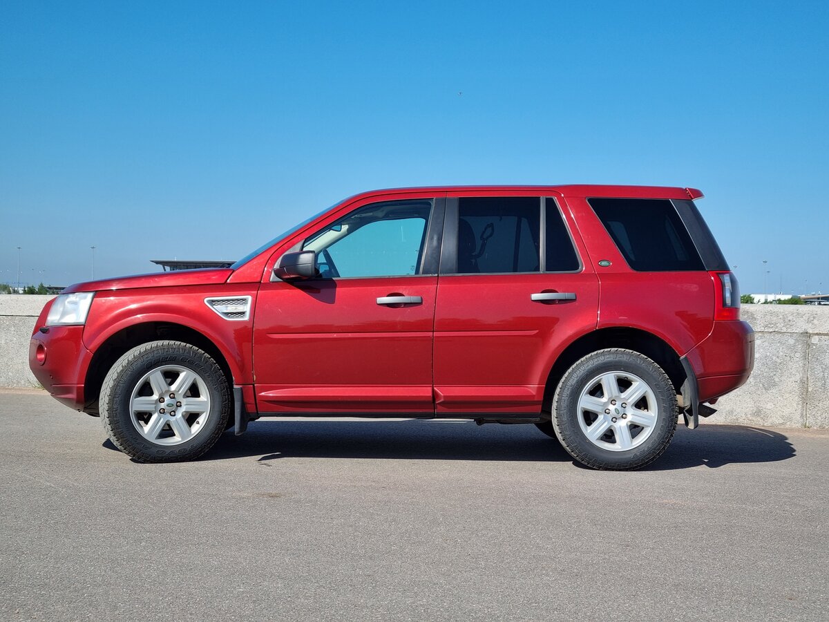 Land Rover Freelander 2 красный