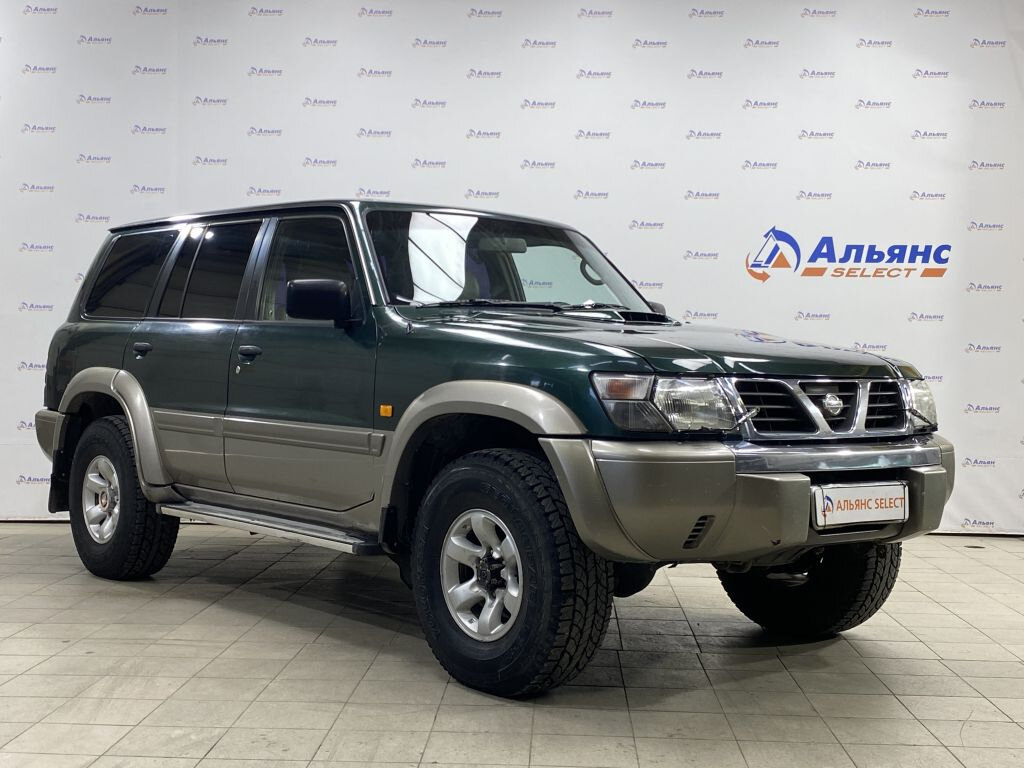 Nissan зелёный внедорожник