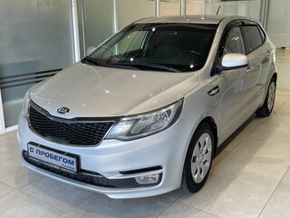 2016 Kia Rio III Рестайлинг, серебристый, 785000 рублей, вид 1