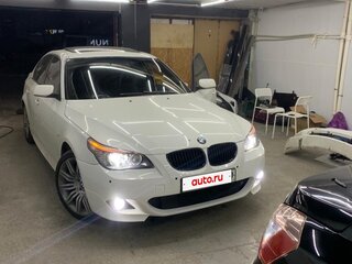 2007 BMW 5 серии 550i V (E60/E61) Рестайлинг, белый, 1200000 рублей, вид 2