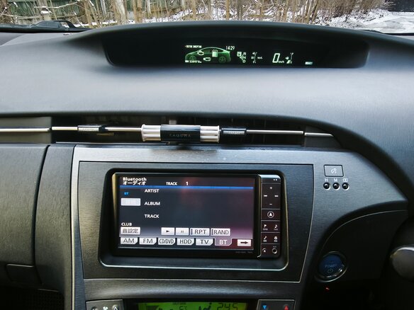 2015 Toyota Prius III Рестайлинг (XW30), серебристый, 1600000 рублей - вид 30