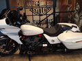 2024 Harley-Davidson CVO Road Glide ST, белый - вид 2