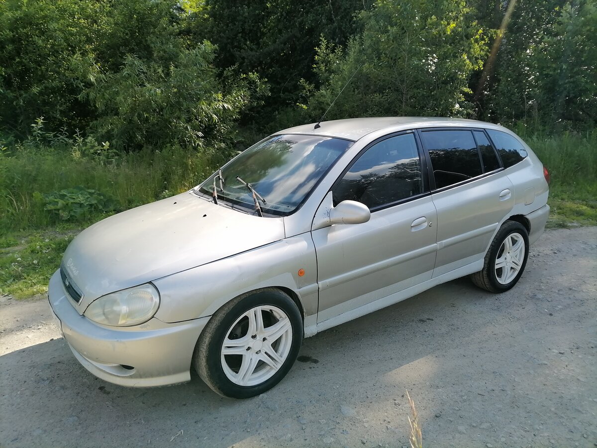 Купить б/у Kia Rio I Рестайлинг 1.5 MT (97 л.с.) бензин механика в Саратове: сер