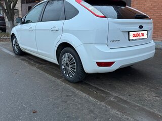 2010 Ford Focus II Рестайлинг, белый, 495000 рублей, вид 4