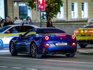 2011 Ferrari California I, синий, 9500000 рублей, вид 1