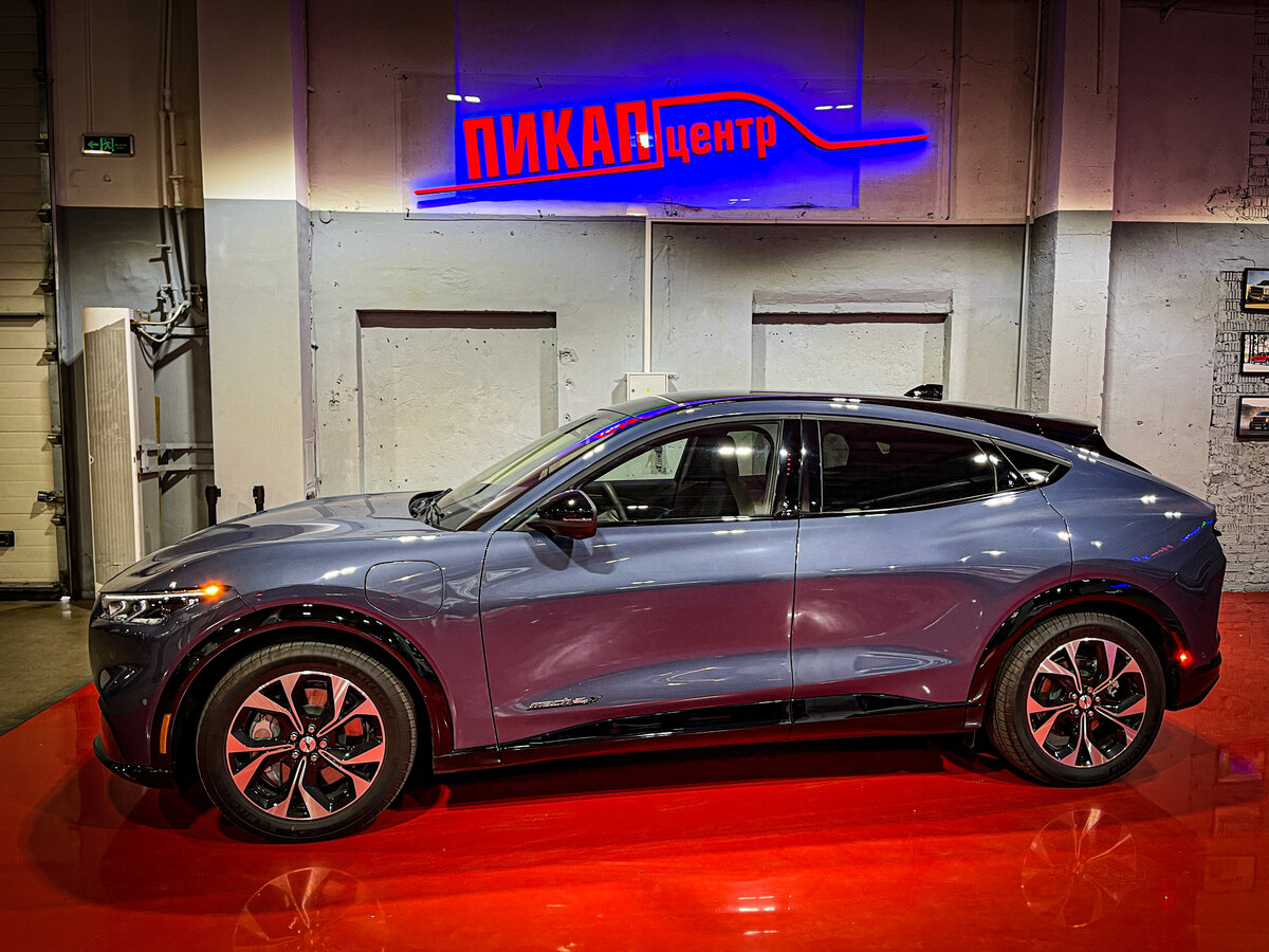 Ford Mustang Mach-E: Электрическая революция в культовой линейке