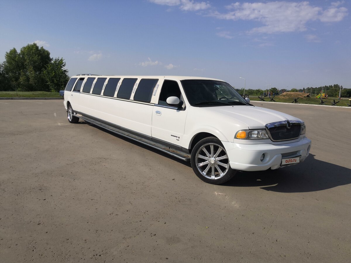 Lincoln Navigator stretch Limousine