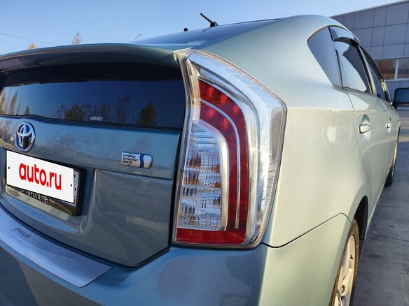 2013 Toyota Prius III Рестайлинг (XW30), голубой, 1050000 рублей - вид 19