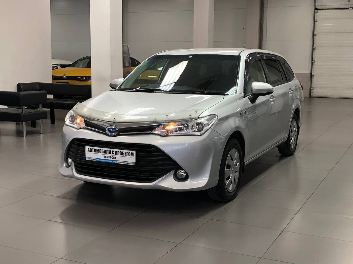 Toyota Corolla Fielder, 2015