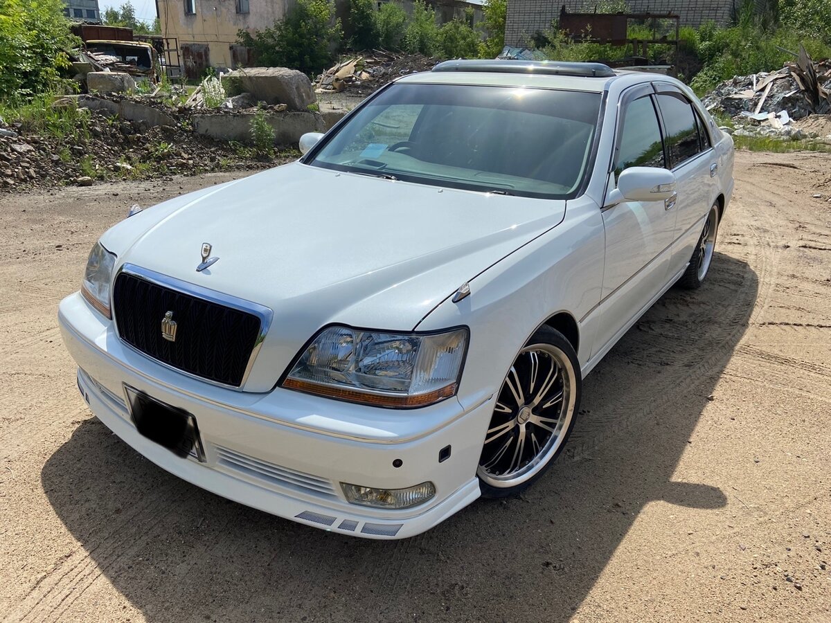 Crown Majesta 2000