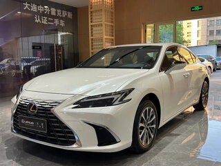 2025 Lexus ES 200 VII Рестайлинг 2, белый, 5300000 рублей, вид 1